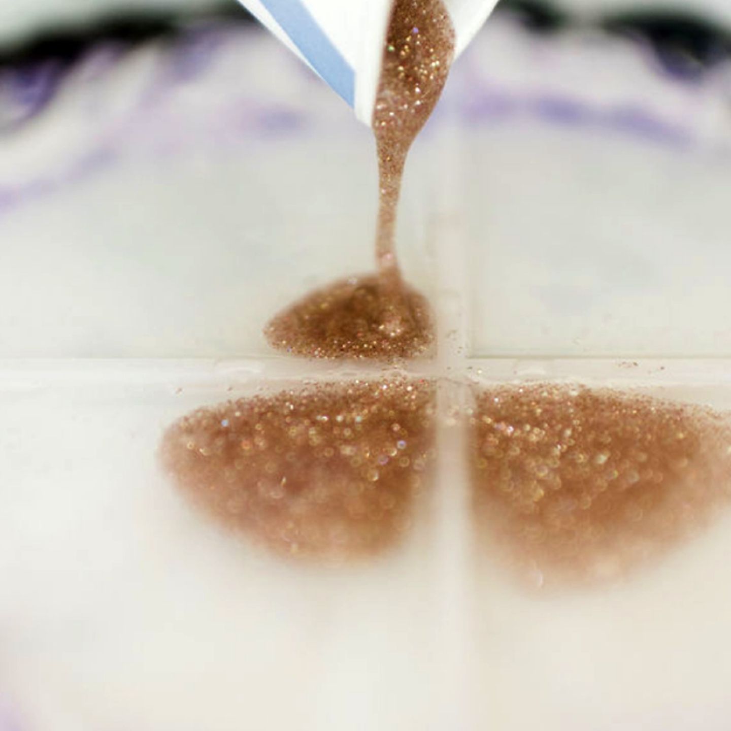 Pouring sparkly resin
