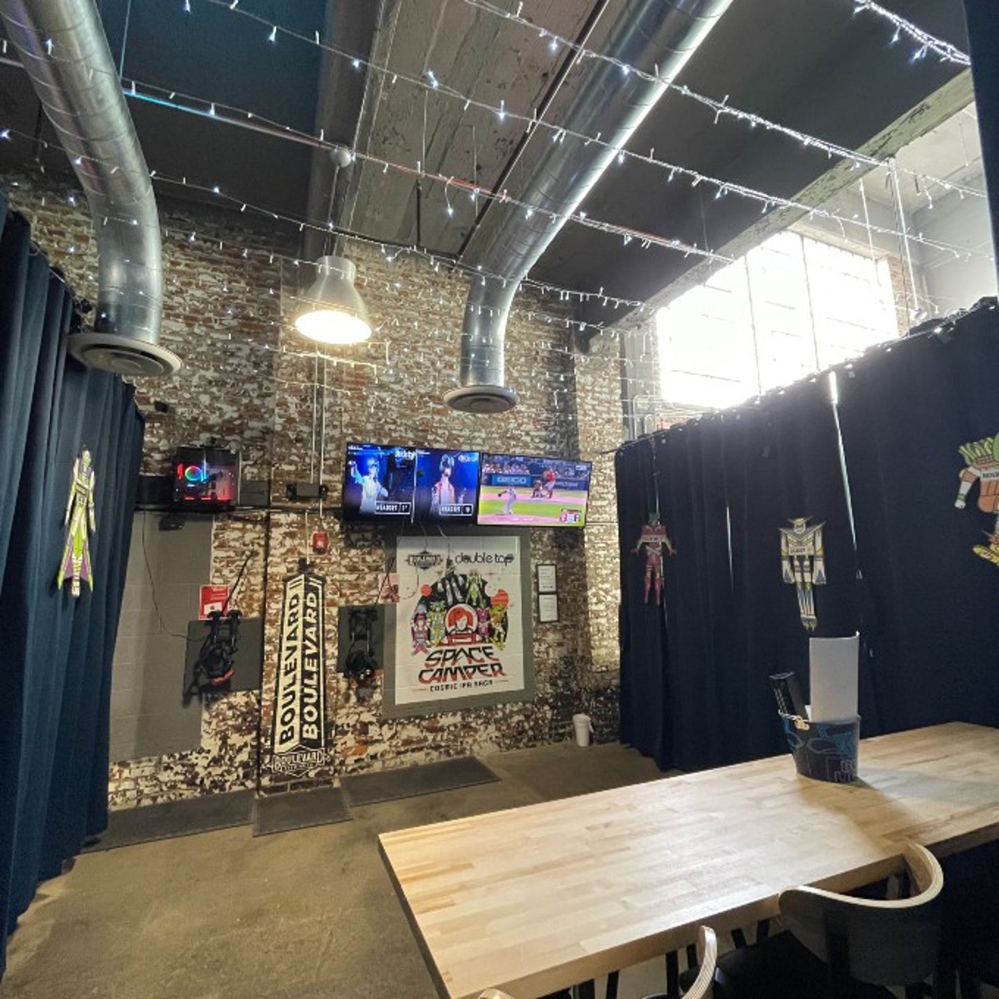 Room with Tv and Table and Chairs