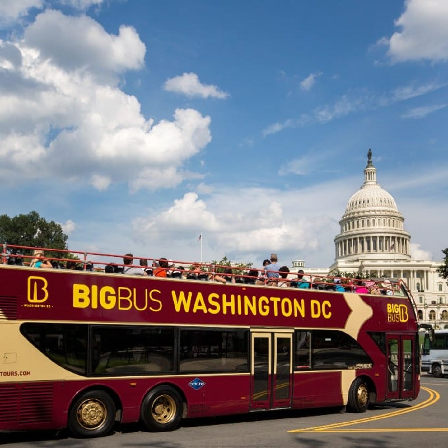 Big Bus in front of capital