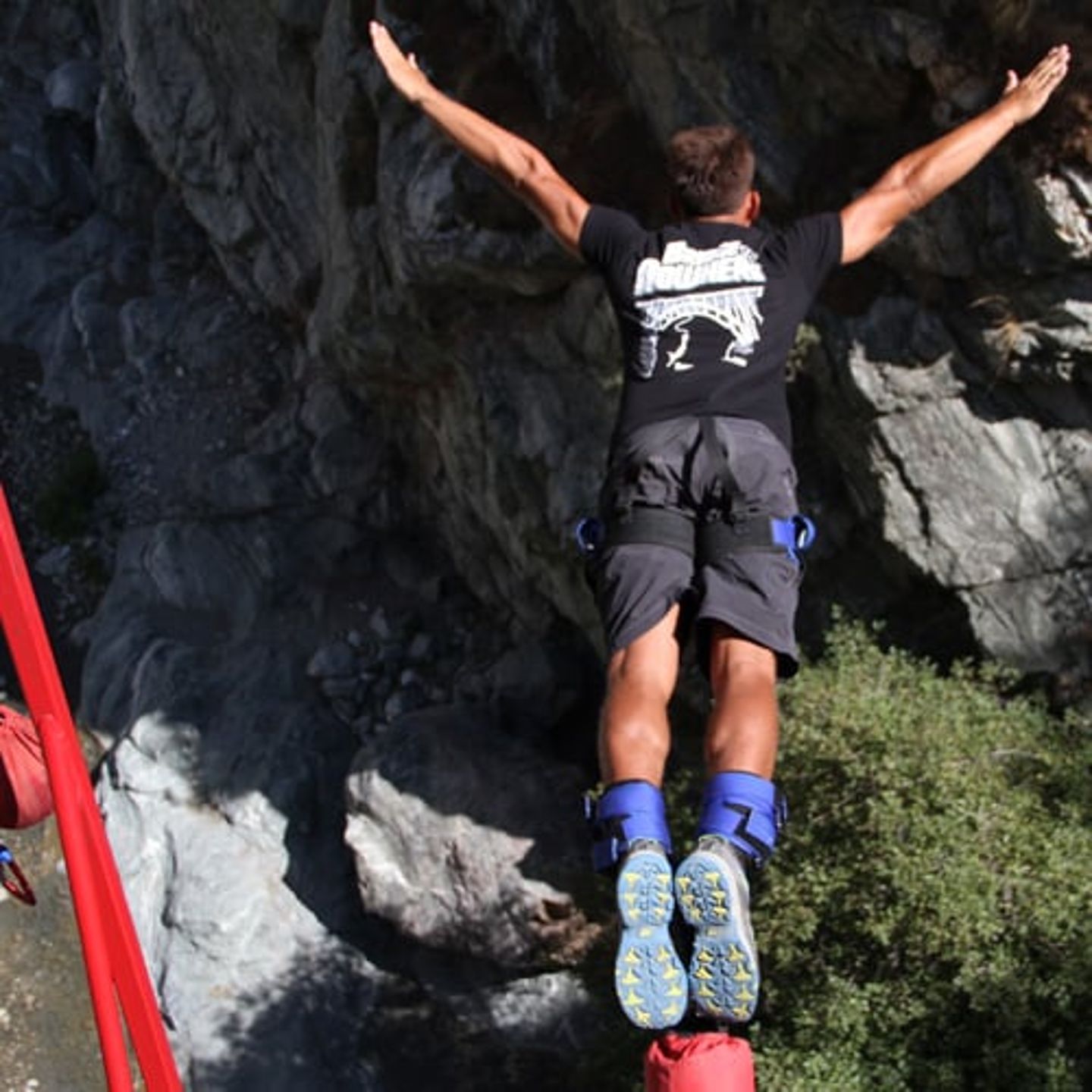 Bungee Jump Dive in Los Angeles 