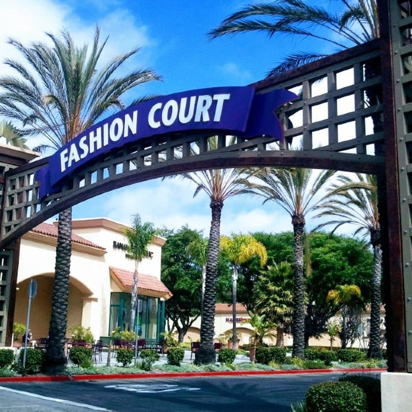 https://cdn.virgingifts.com/media/image/c/a/camarillo-premium-outlets-shopping-tour1.jpg