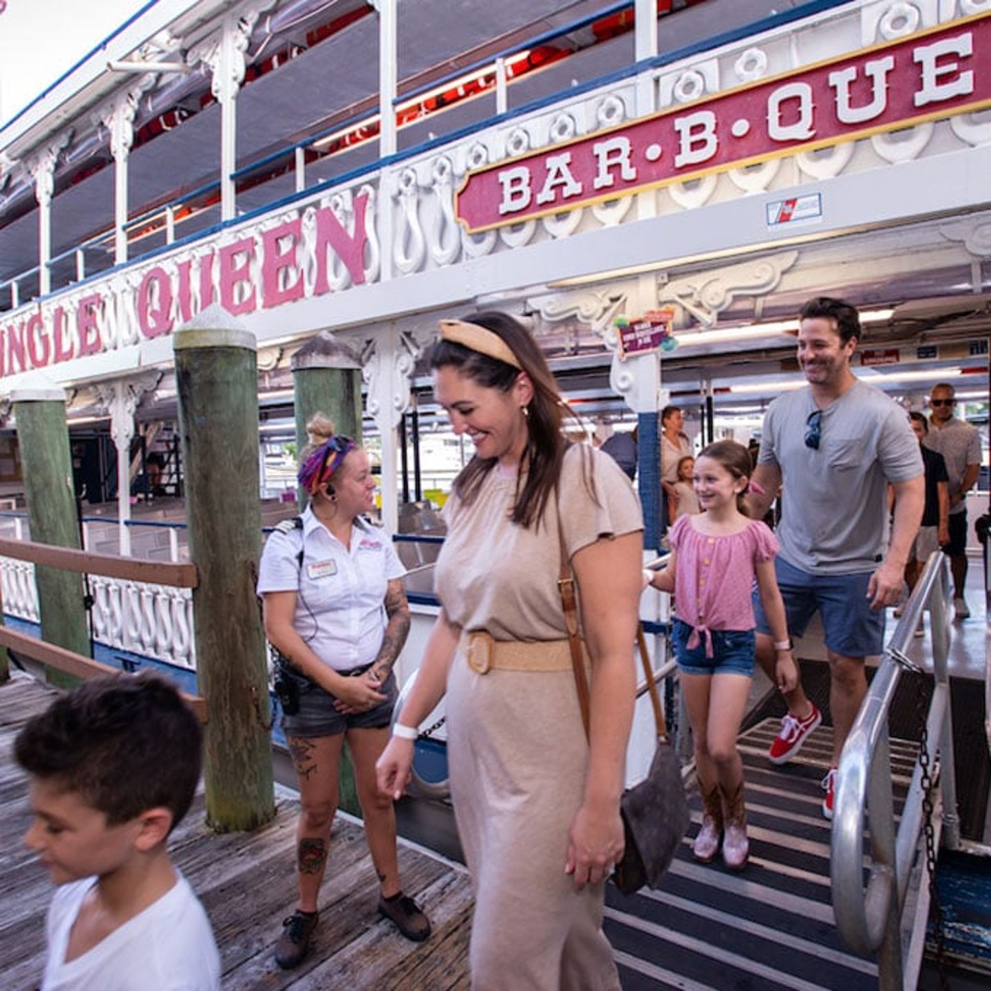 Dinner & Show Riverboat Cruise 1