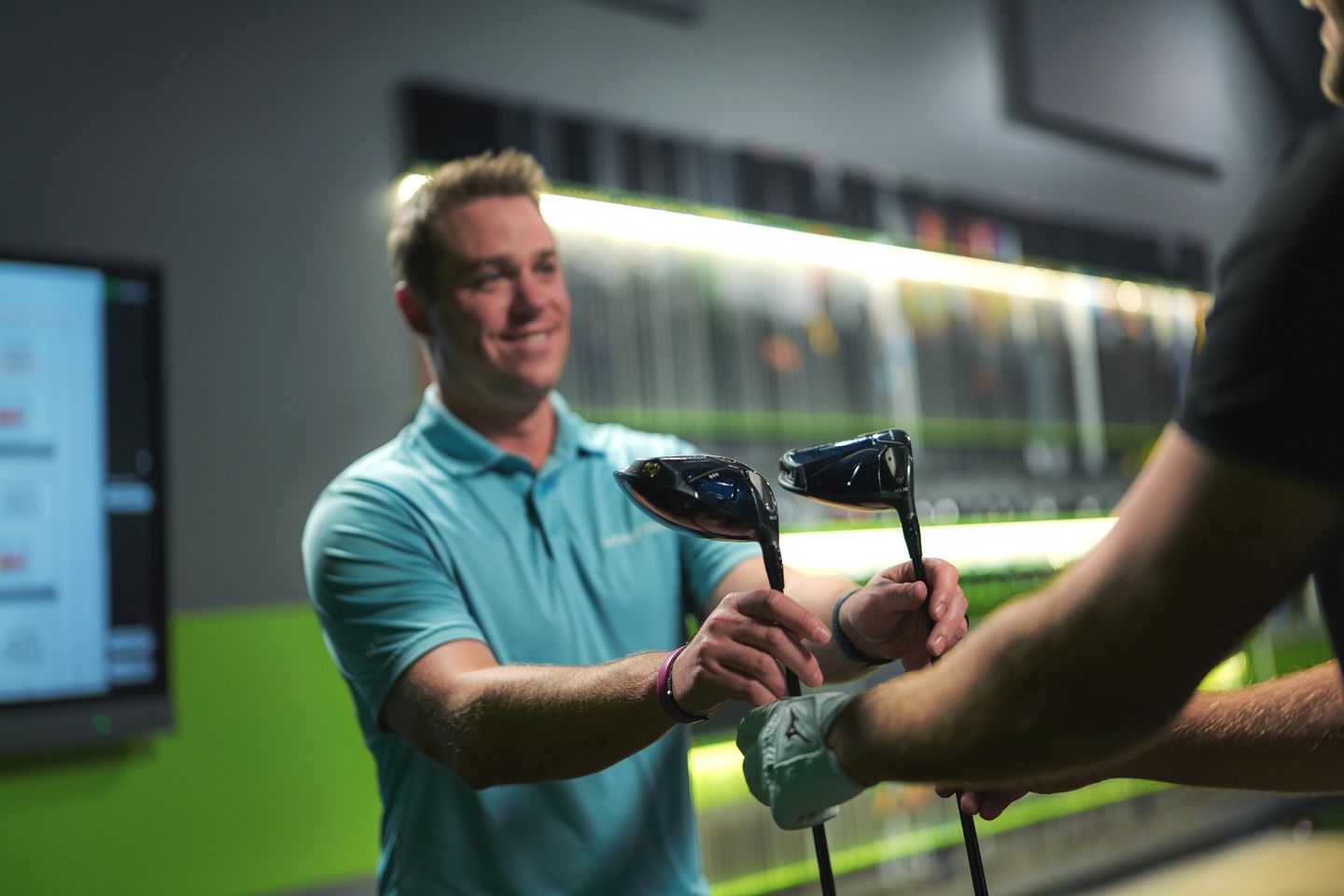 Handing off clubs