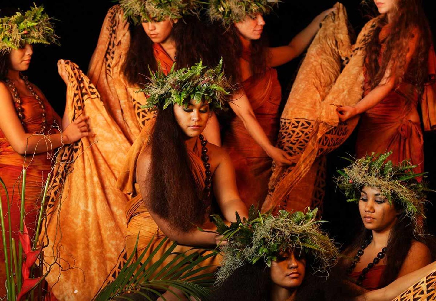 Hula dancers