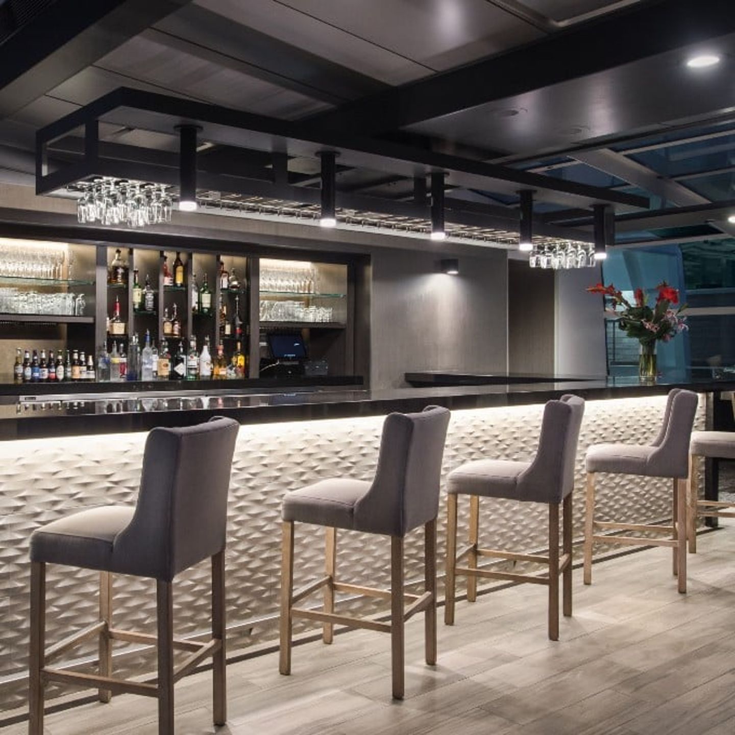 Beautiful bar on scenic dinner cruise