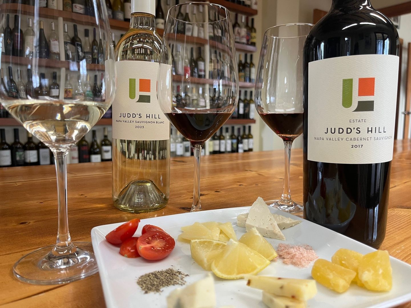 Wine tasting plate