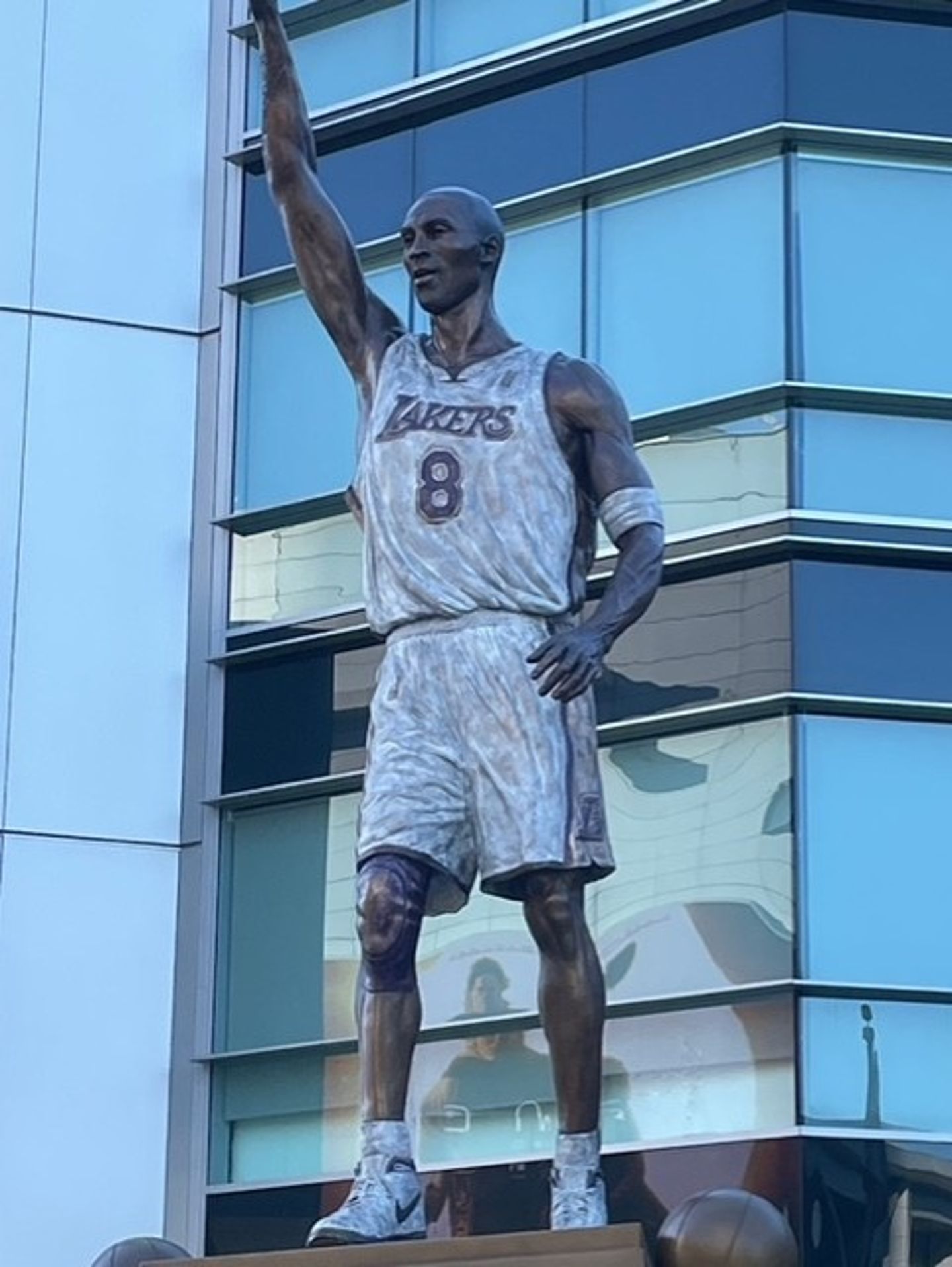 Kobe statue