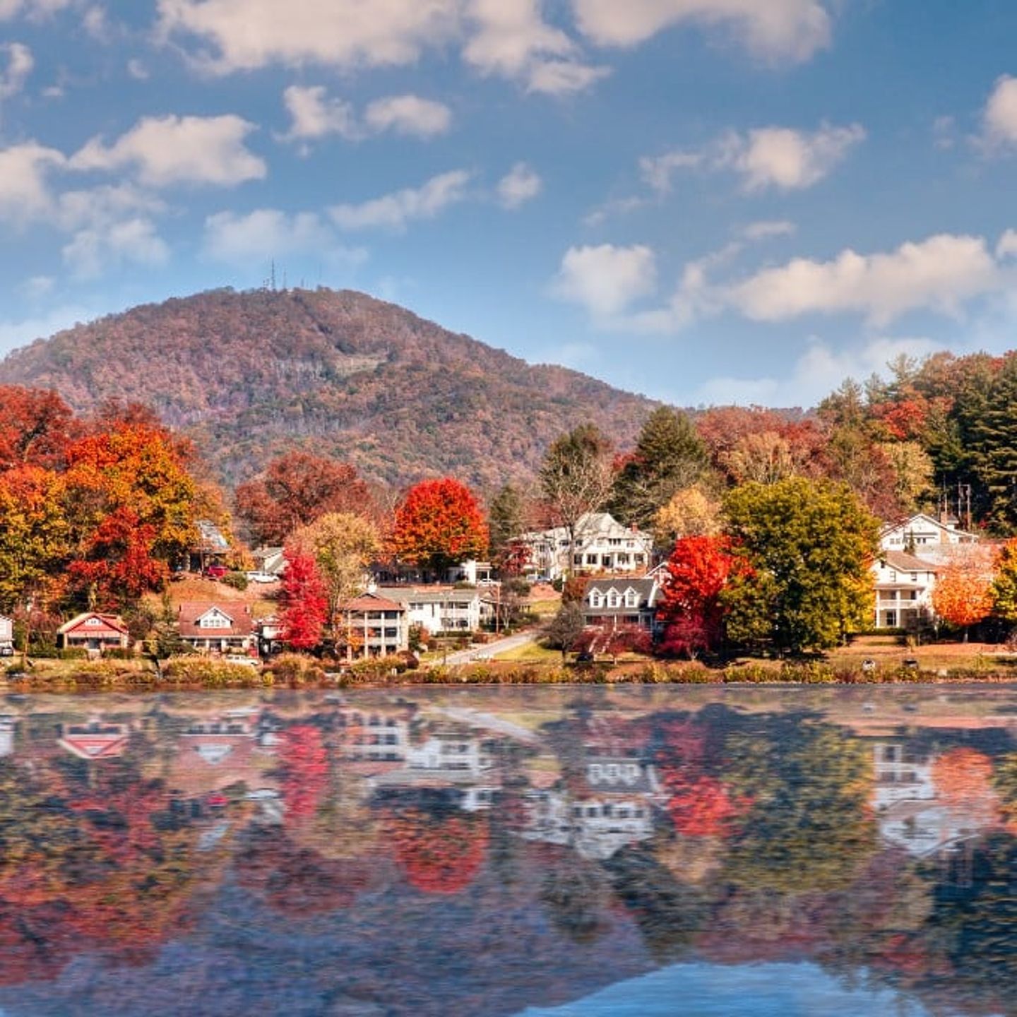 Lake Junalusaka in fall
