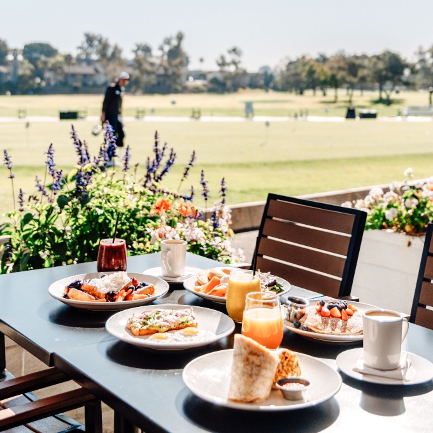Breakfast on golf course