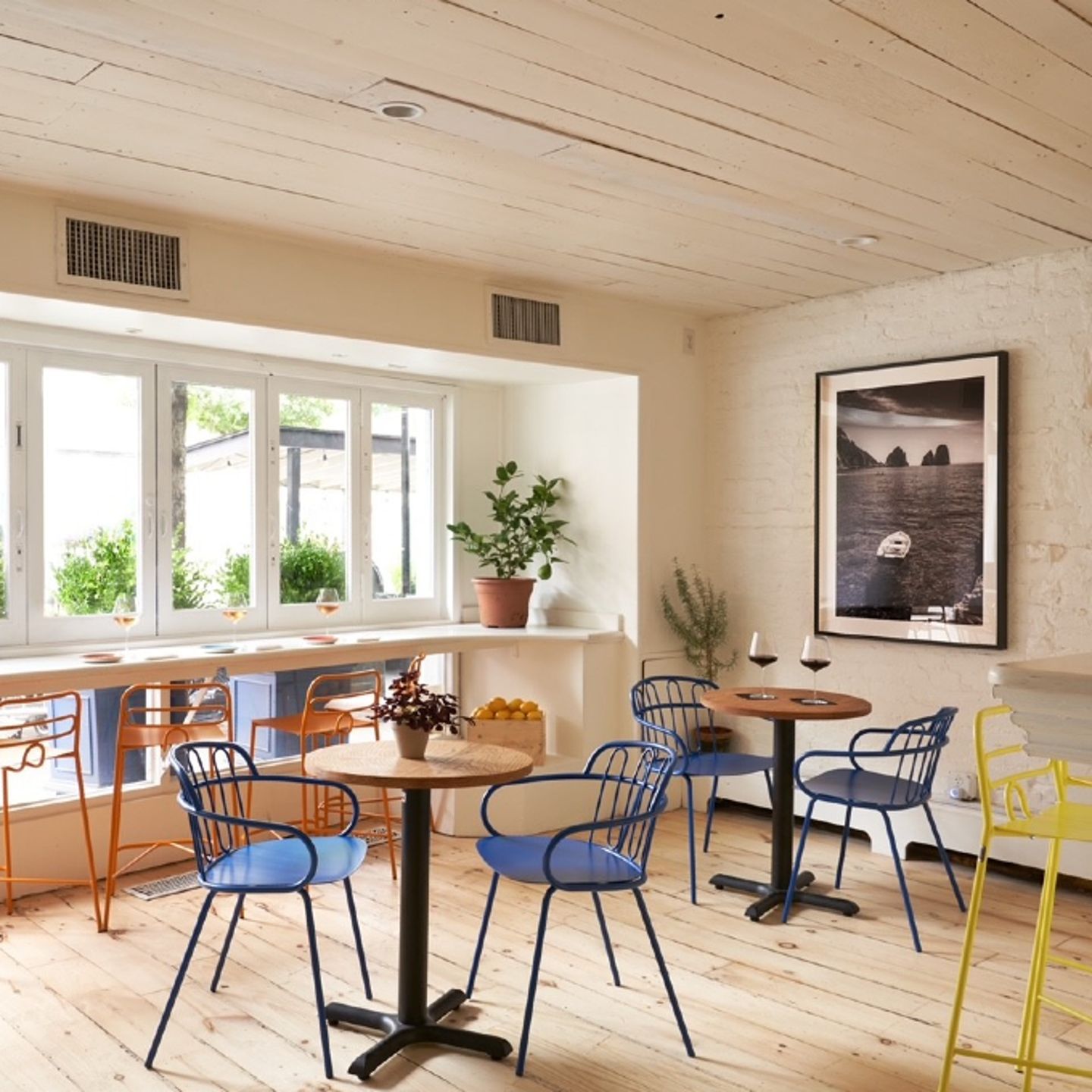 Front dining area