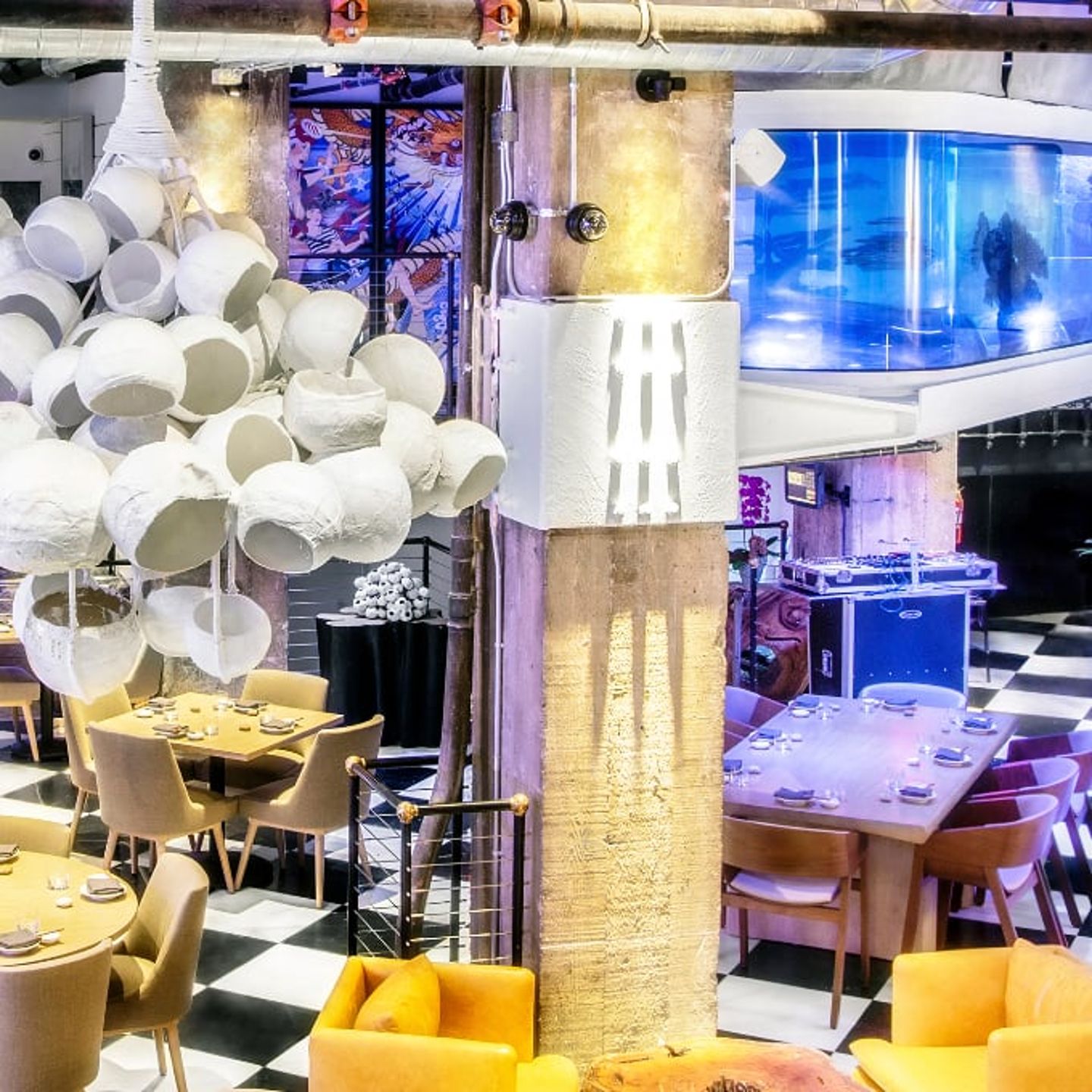 Reastaurant ambiance