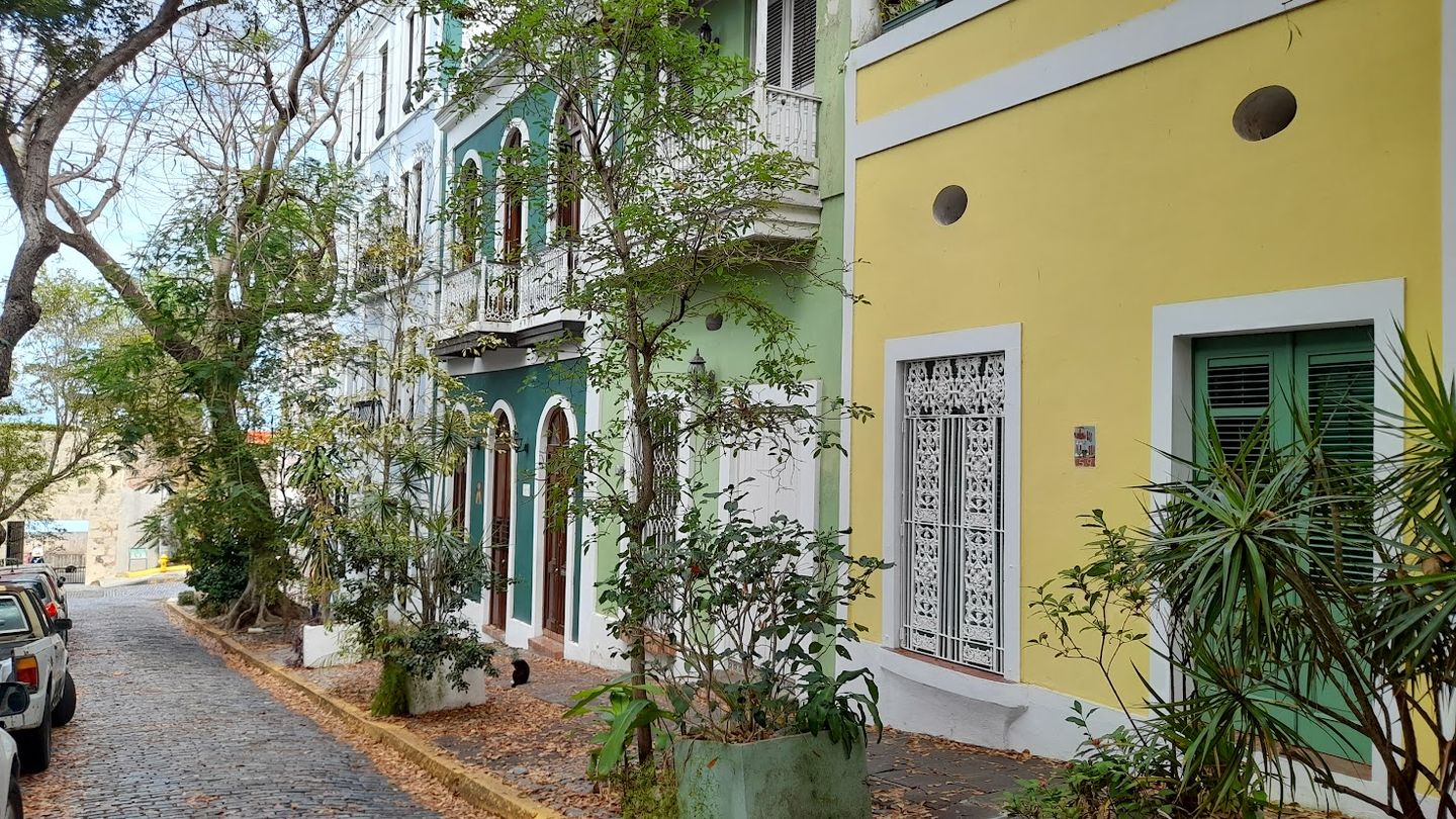 Colorful Houses Tour