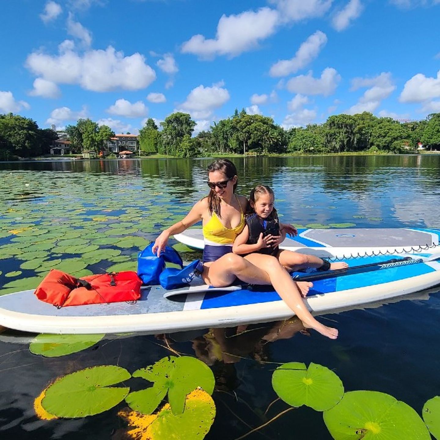 Two people on paddleboard 