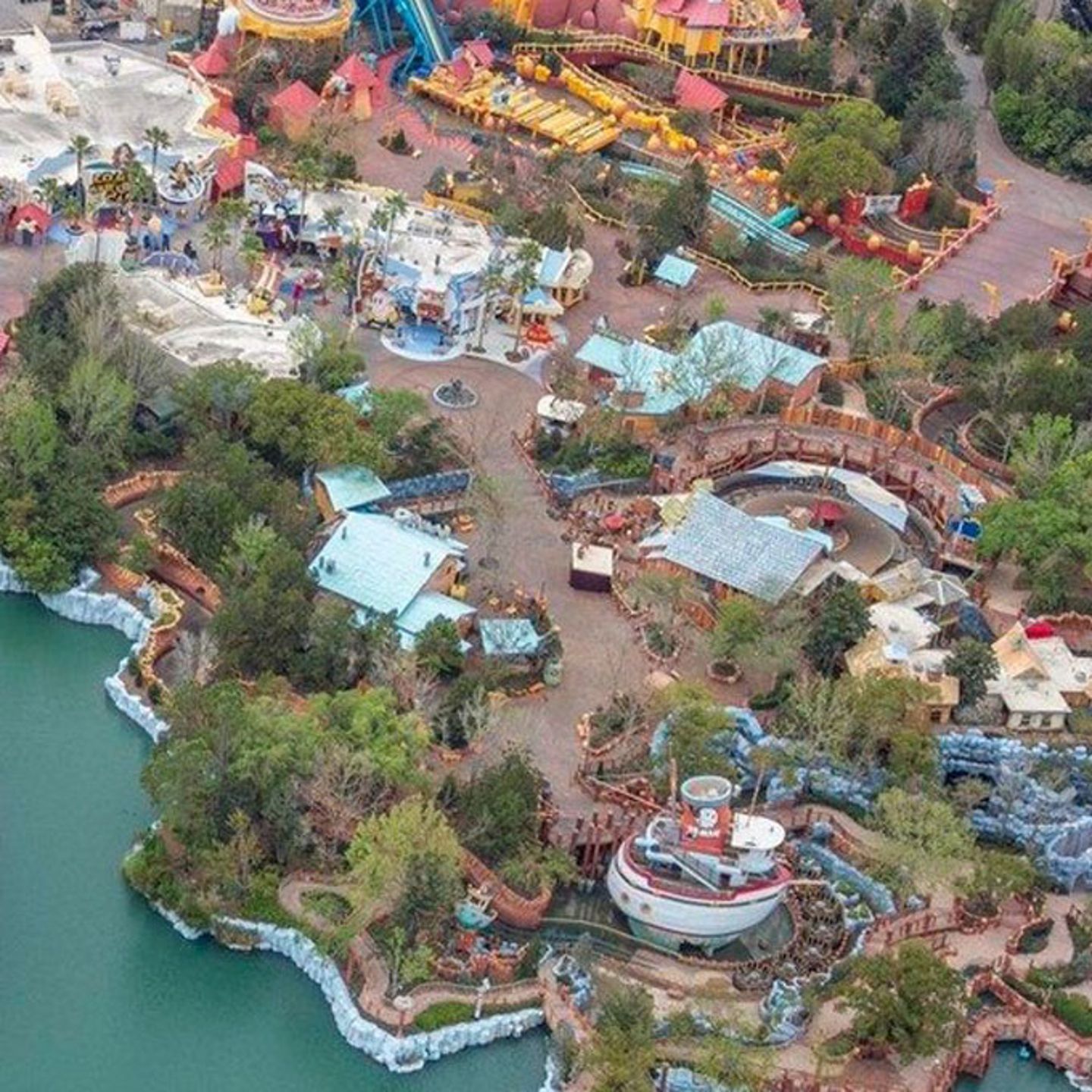 Theme Park Fly-Over by Seaplane  in Florida