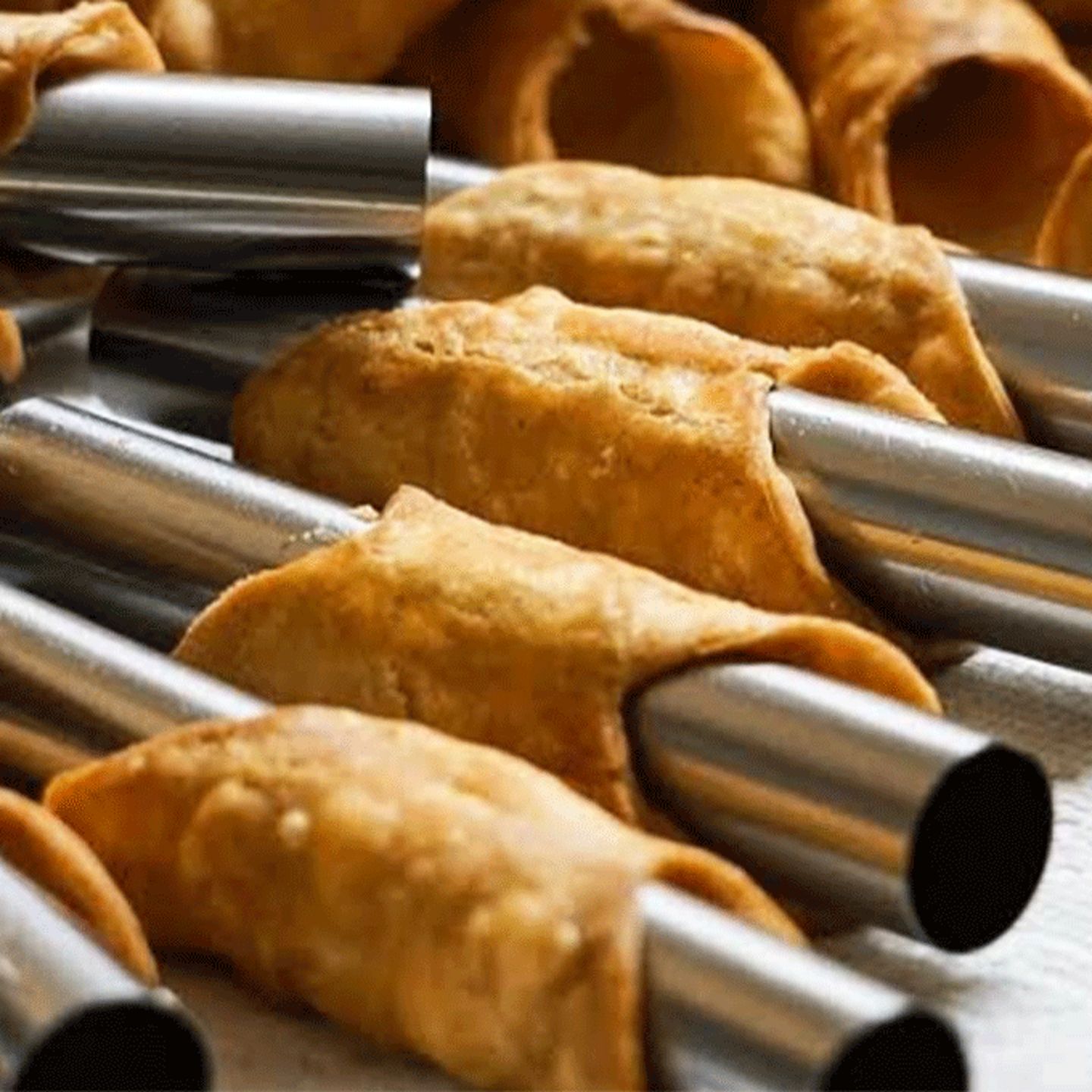Cannoli Shaping