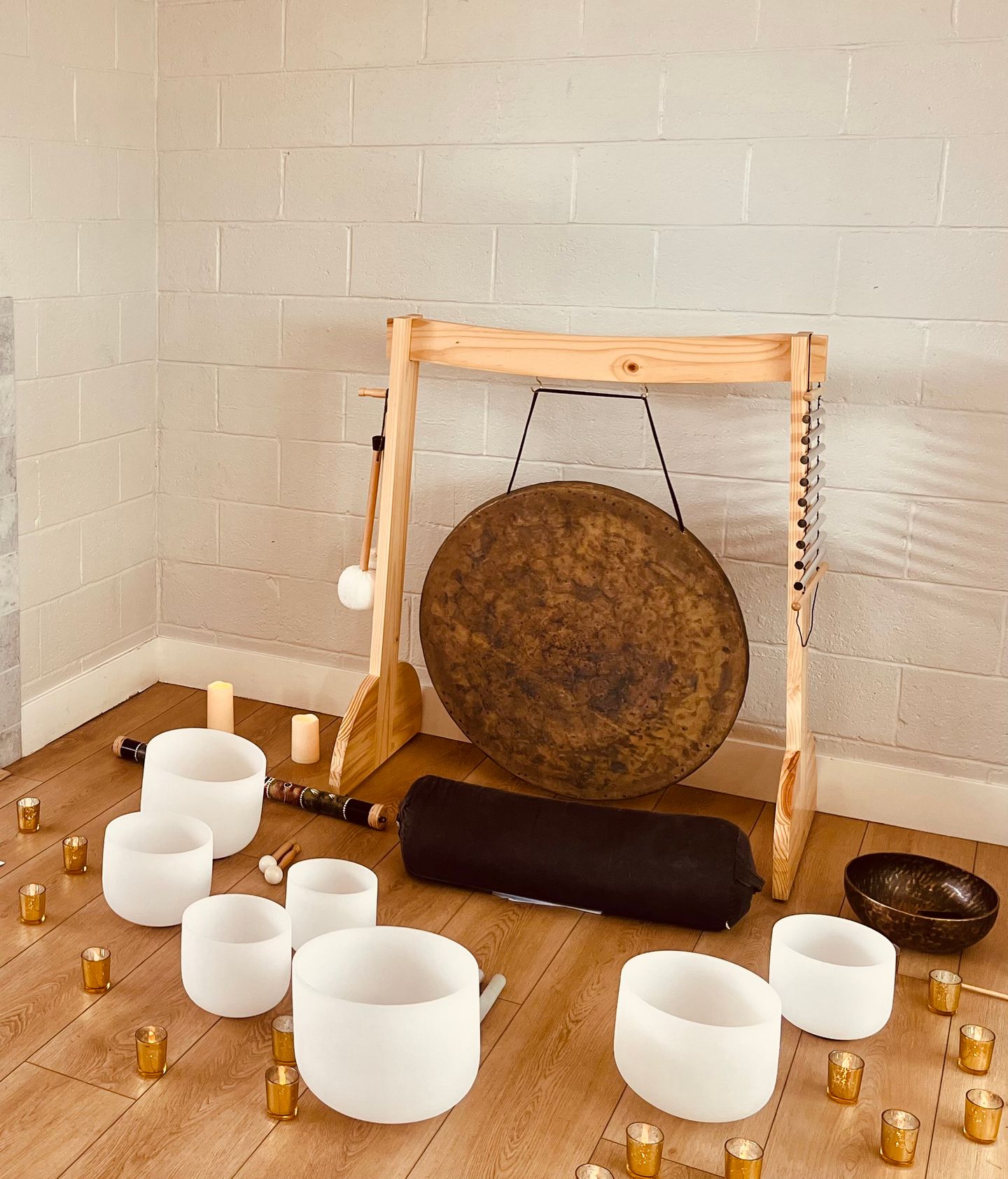 Sound bath equipment