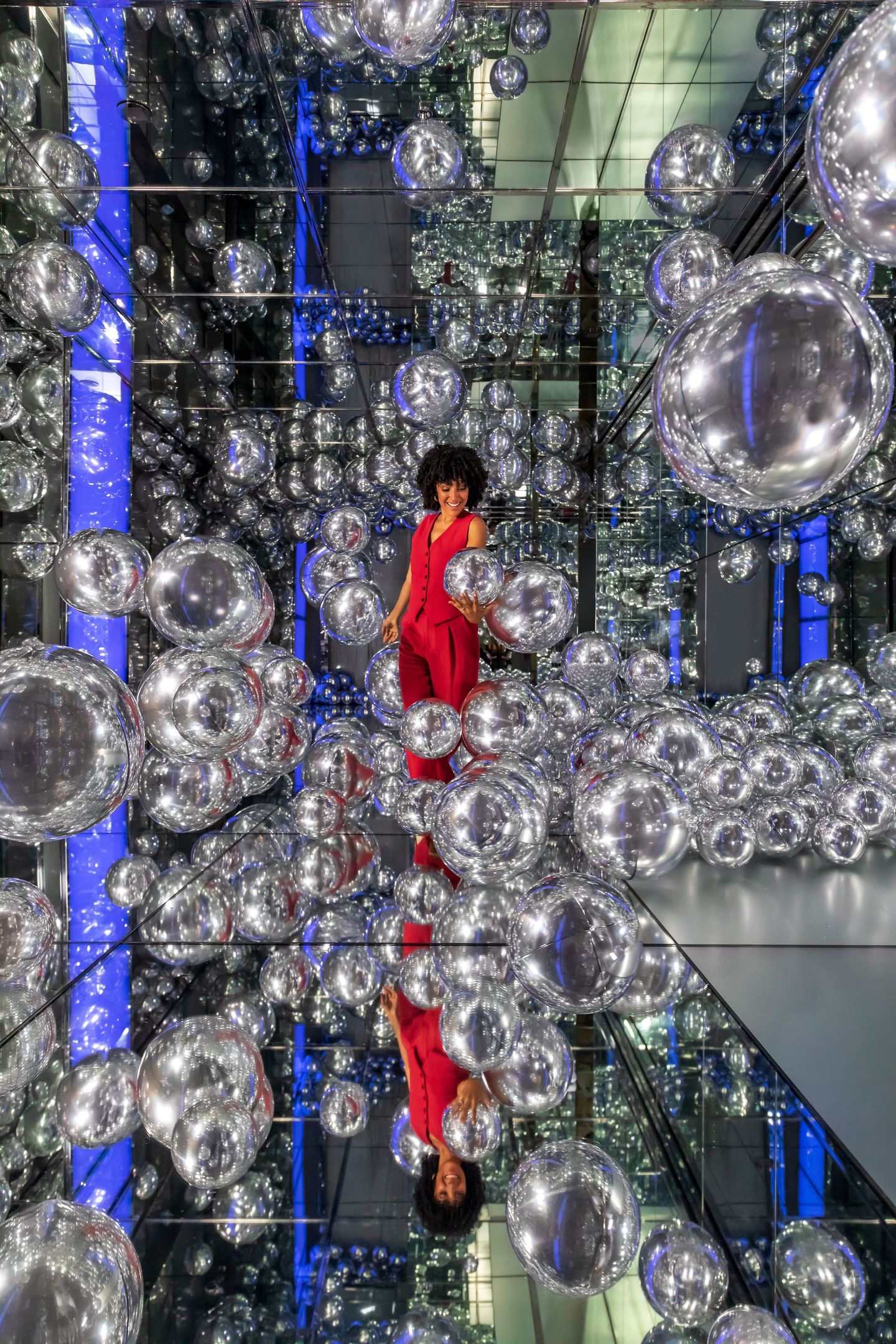 Room with Floating Balls