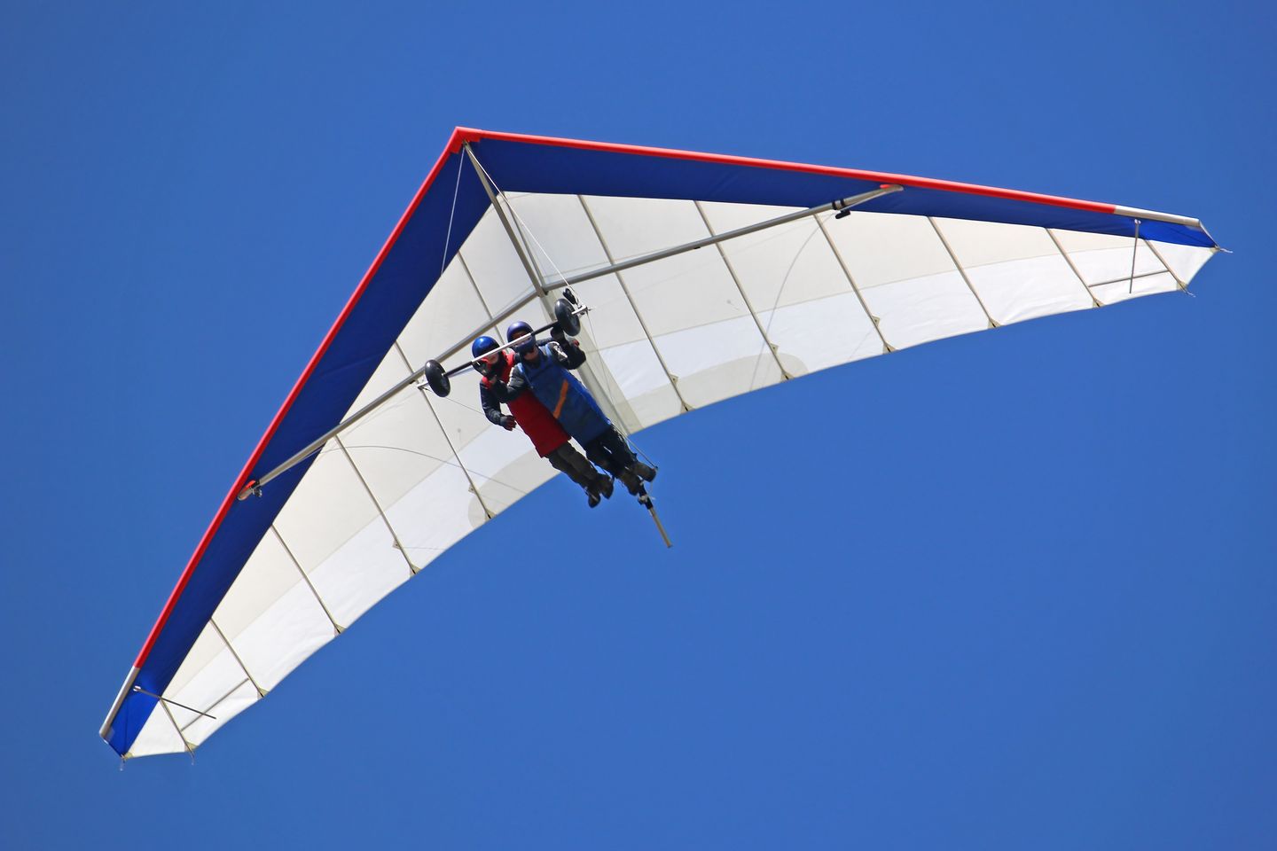 Tandem hang gliding