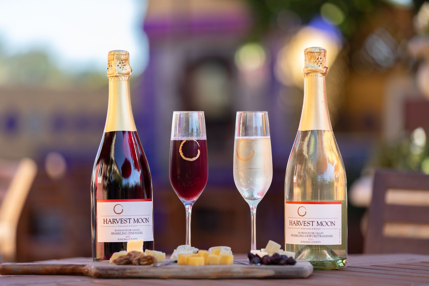 Two wines with cheese