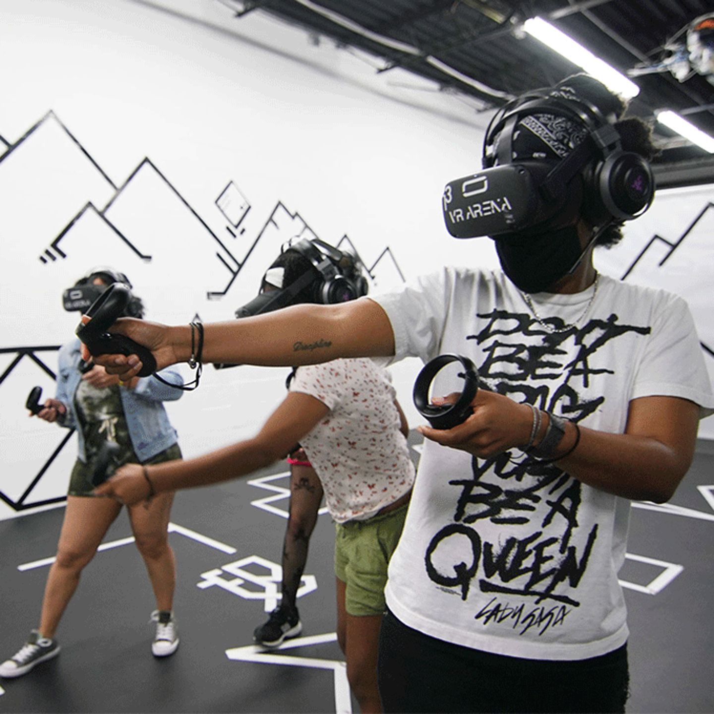 Free-Roaming Virtual Reality Escape Room 