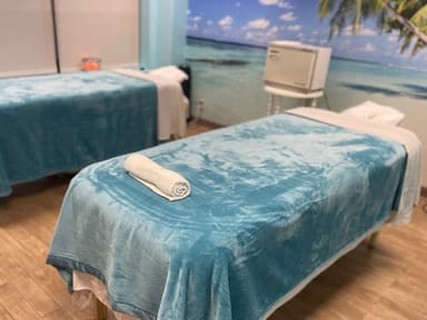 Couples Massage and Champagne at Eureka Body Care & Spa