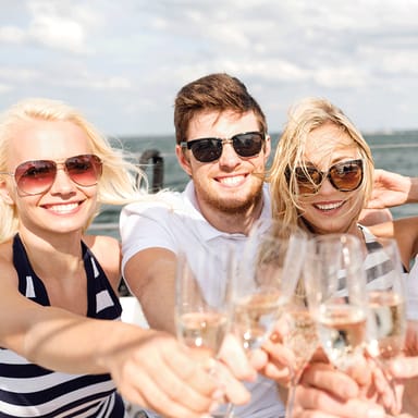 Pontoon Boat Tour with Tiki Bar 