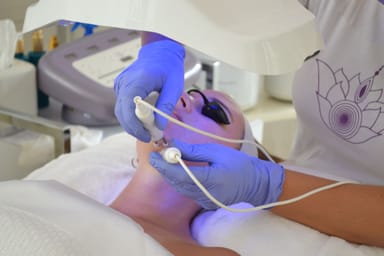 Tracie Martyn Spa Resculpting Facial and Ruby Red Light Bed Treatment