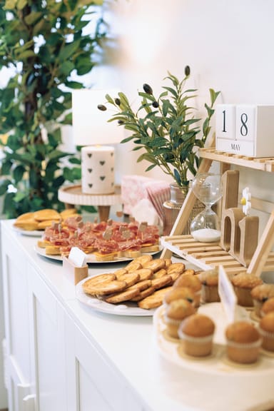 Paint and Sip: Cake Decorating Class with Mimosas