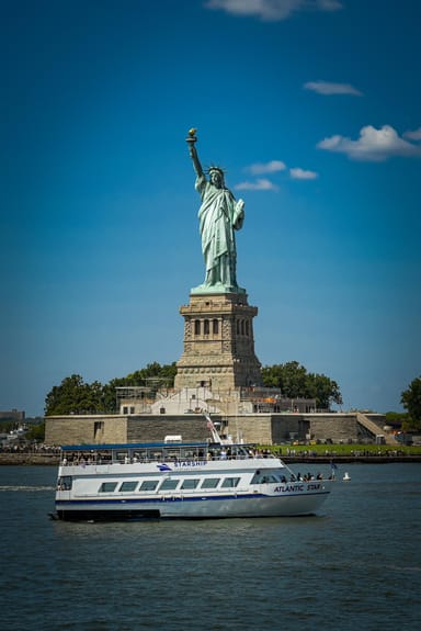 90-Minute Manhattan Scenic Cruise with Digital Photo