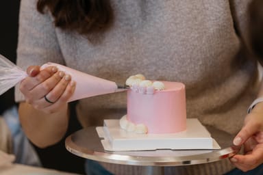 Cake Decorating Class with Mimosas