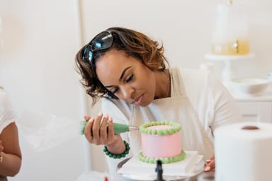 Cake Decorating Class with Mimosas