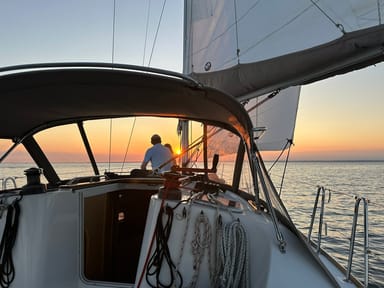 Luxury Sunset Cruise Along Long Island’s Gold Coast