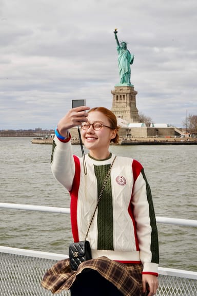 VIP 60-Minute Statue of Liberty and Lower Manhattan Cruise with Digital Photo and Drink