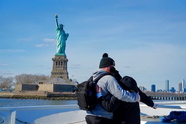 VIP 90-Minute Manhattan Cruise with Digital Photo and Drink