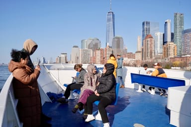 90-Minute Manhattan Scenic Cruise with Digital Photo