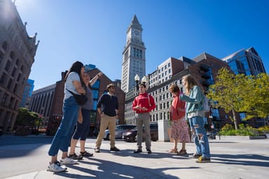 Boston Seafood and Seaport District Food Tour 