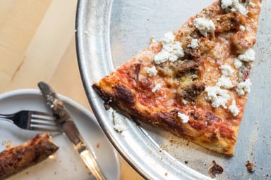 Chicago Pizza Bus Tour with Souvenir Guidebook