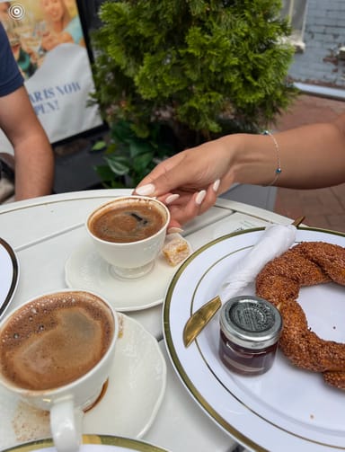 Cobblestones and Croissants: A Morning Food Tour in Georgetown