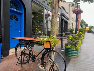 Cobblestones and Croissants: A Morning Food Tour in Georgetown