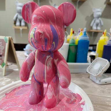 DIY Bear Model Paint Pouring Class