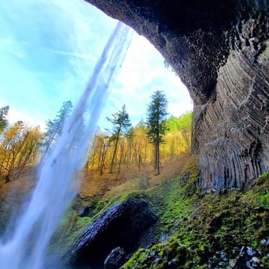 Full-Day Columbia Gorge Waterfalls and Mt. Hood Adventure