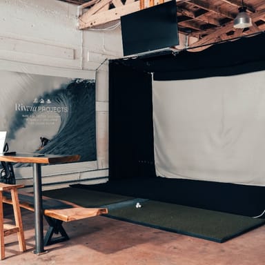 Simulator Golf Lesson at MNML GOLF CLUB