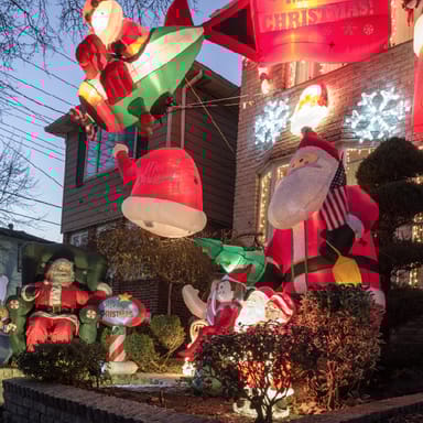 Dyker Heights Luxury Holiday Lights Tour With Hot Cocoa
