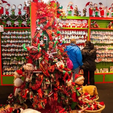 Holiday Markets and Christmas Lights Walking Tour