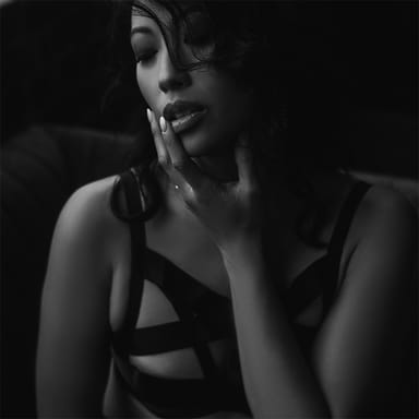 VIP Private Boudoir Photoshoot with Champagne