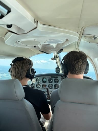 Learn to Fly a Piper Warrior Airplane