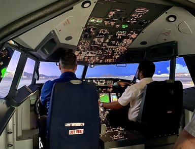 30-Minute Boeing-737 Flight Simulator Experience