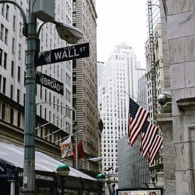  Lower Manhattan and the 9/11 Memorial Walking Tour