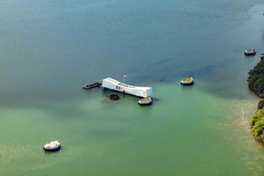 Oahu, Pearl Harbor, and Honolulu Helicopter Tour