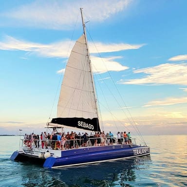 Luxurious Key West Sunset Sail with Drinks and Appetizers